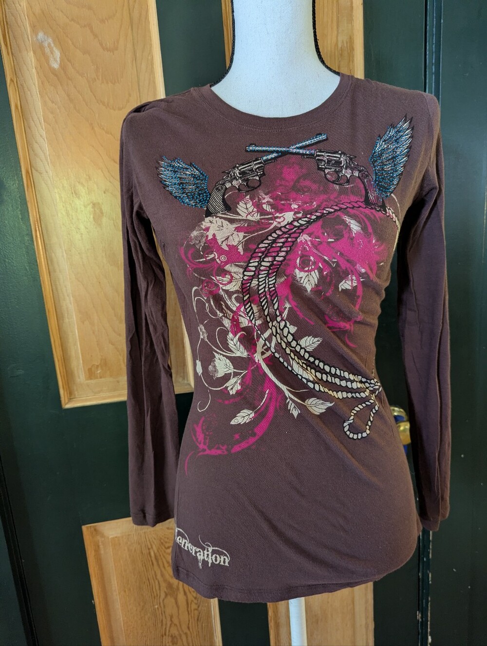 Vintage Y2K Petrol Women's Brown Graphic Print LS Crew Neck T-Shirt Size Medium